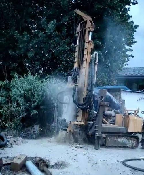 东至钻岩石井